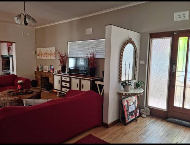 3 BEDROOM HOUSE FOR SALE IN BOSTON